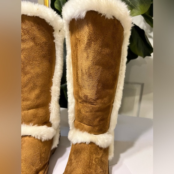 JustFab Women’s Slip On High-Calf Tan/Camel Shearling Boots SIZE 7 - Picture 2 of 4